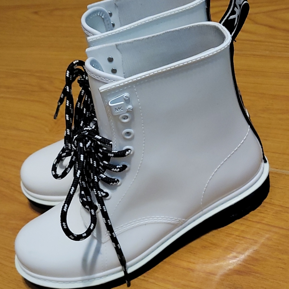 Michael Kors Boots - Picture 8 of 9